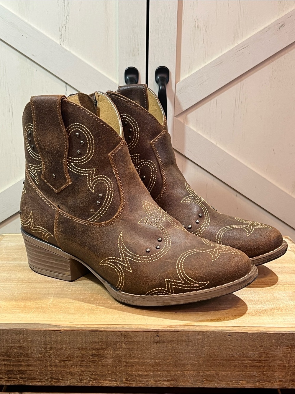 Sterling River Brown Leather Western Cowgirl Booties - Embroidered Studded 7.5